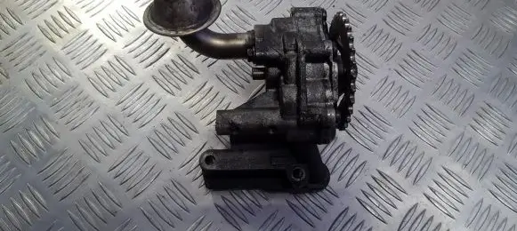 Volkswagen PASSAT B5 Oil pump 038115105b