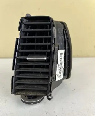 Hyundai Santa Fe Dash center air vent grill 974102B900