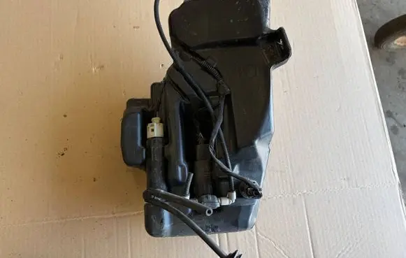 Opel Astra J Windshield washer fluid reservoir/tank 13260590 400406195