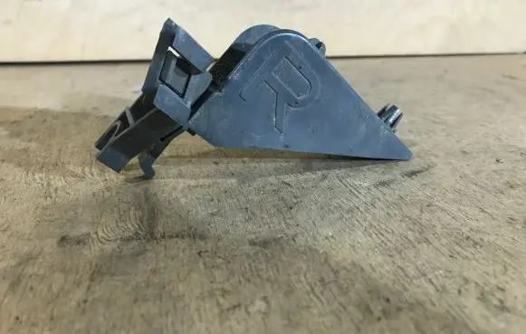 Fender mounting bracket