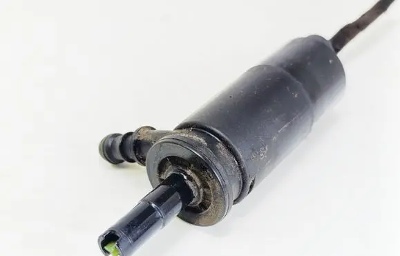 BMW 5 E39 Headlight washer pump 8377613