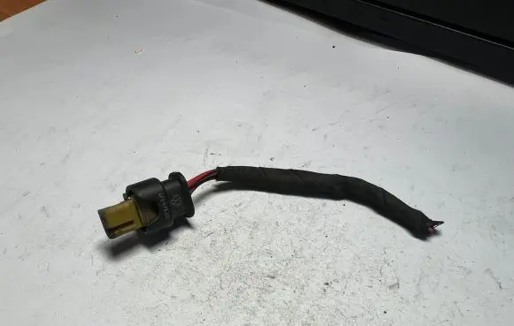 Seat Leon (1P) Fuel injector wires 4F0973202