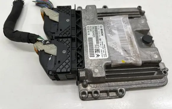 Opel Mokka B Engine control unit/module 9842944180 0261S102VU
