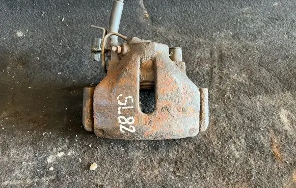Volkswagen PASSAT B5.5 Front brake caliper
