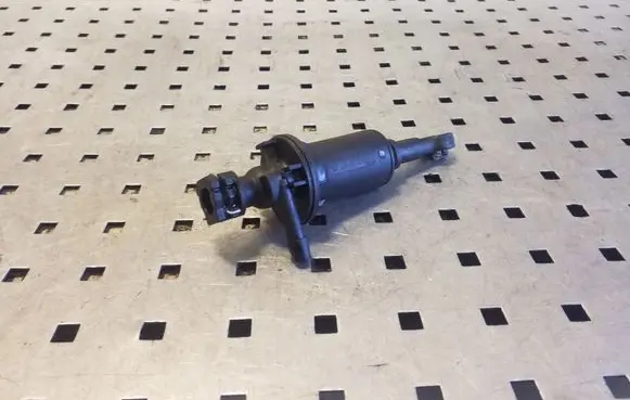 Renault Trafic II (X83) Clutch master cylinder 93857433 8200506490
