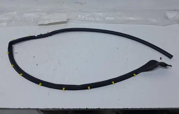 Opel Mokka B Rubber seal front door (on door) 9834794680