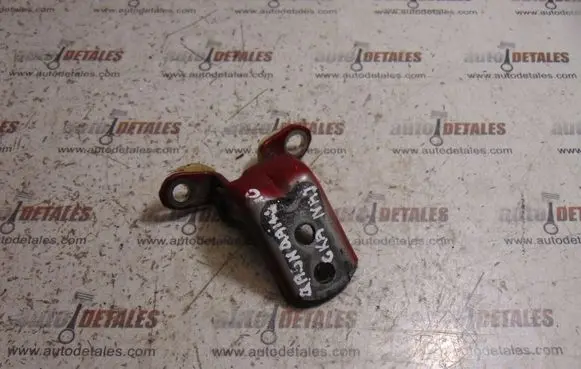 Nissan Qashqai+2 Rear door lower hinge