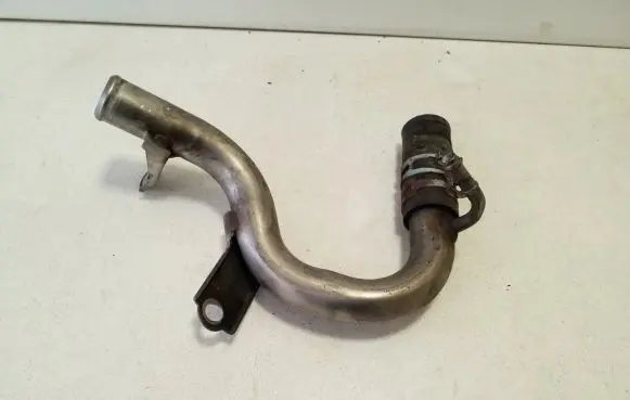 Lexus CT 200H Engine coolant pipe/hose