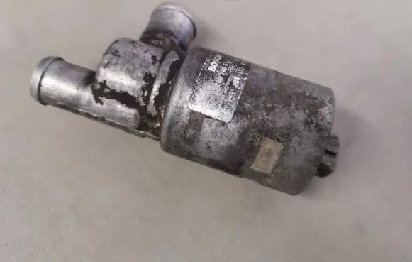 Audi 80 90 S2 B4 Idle control valve (regulator) 0280140512 064133455B