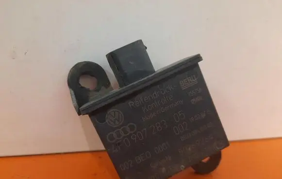 Audi Q7 4L Tire pressure sensor 4F090728305