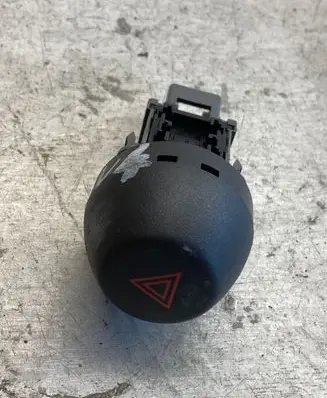 Toyota RAV 4 (XA30) Hazard light switch 15b060