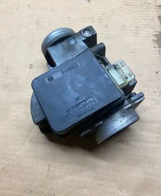Volvo S70 V70 V70 XC Mass air flow meter 0281002074 1275245