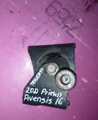 Toyota Avensis T270 Engine mount bracket