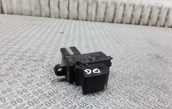 Nissan Navara D40 Electric window control switch 25411EA00A