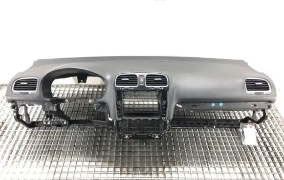 Volkswagen Golf VI Dashboard 