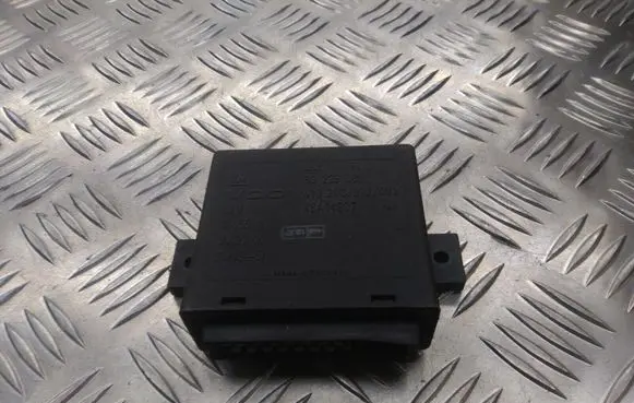 Opel Omega B1 Light relay 90229385
