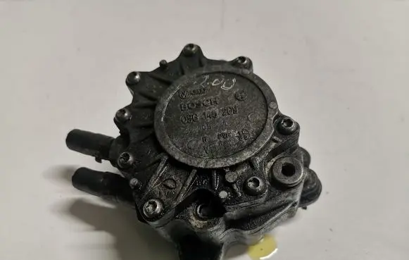 Audi A3 S3 8P Vacuum pump 03G145209