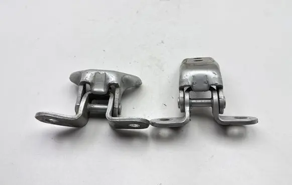 Toyota Yaris Front door upper hinge