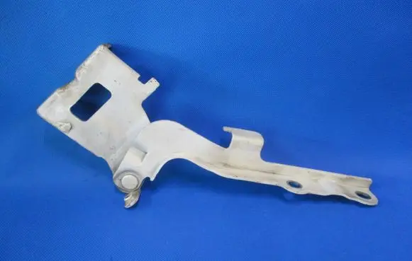 Engine bonnet/hood hinges