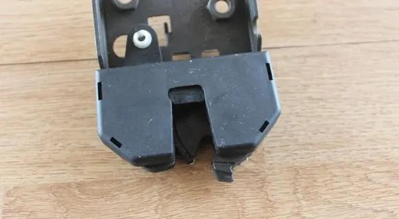 BMW 3 E46 Seat back rest lock catch 8209035