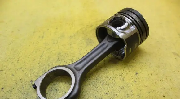 Ford Focus Piston with connecting rod