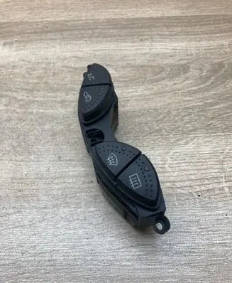 Ford Focus Windscreen/window heater switch 98AG19A945BG