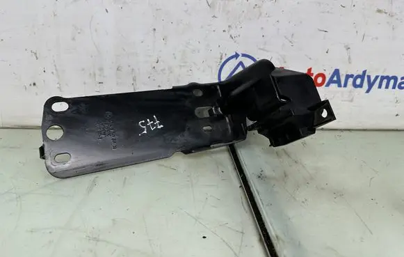 BMW X1 E84 Radiator mount bracket 7117811 51647117811