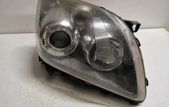 Toyota Avensis T250 Headlight/headlamp