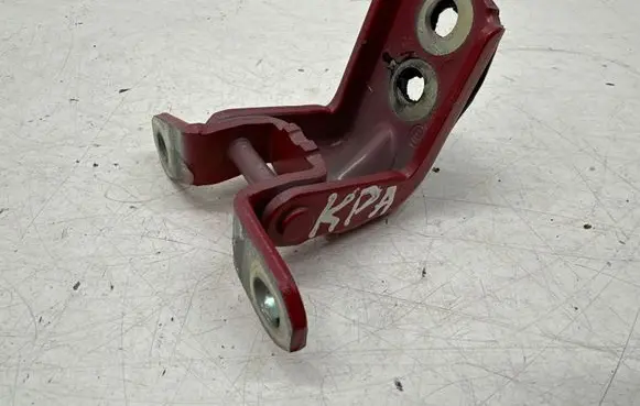 Nissan Leaf II (ZE1) Front door lower hinge 