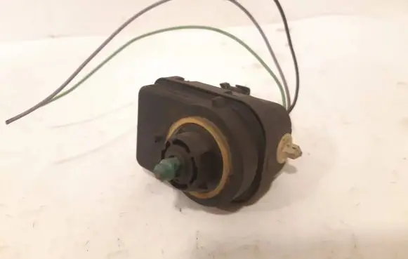 Renault Megane I Headlight level adjustment motor P7700840141