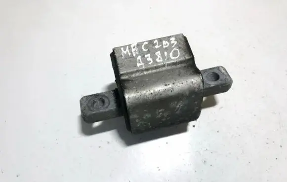 Mercedes-Benz C W203 Engine mount bracket