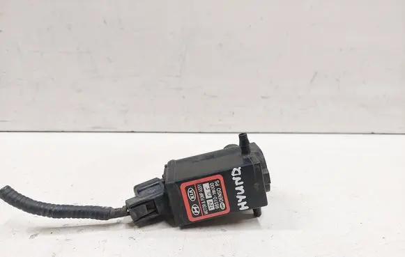 Hyundai i30 Windscreen/windshield washer pump 985101W000