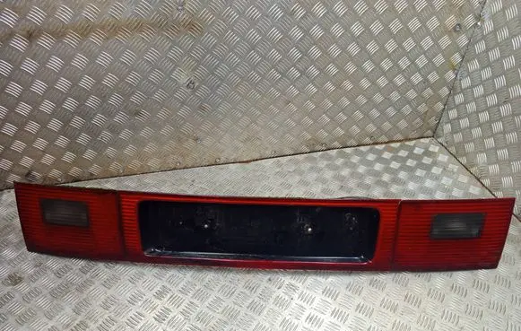 Tailgate rear/tail lights
