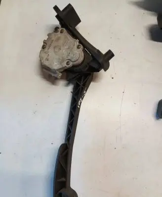 Volvo V70 Accelerator throttle pedal 9496821