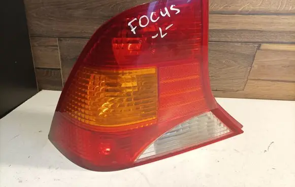 Ford Focus Rear/tail lights 1M5113405B 0374D