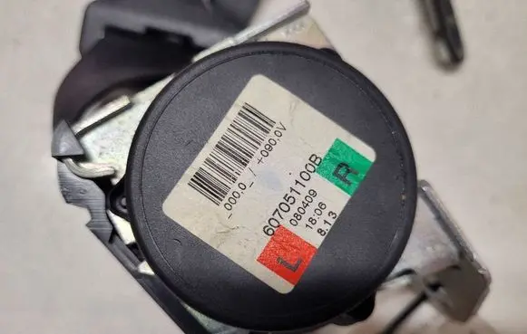 BMW 1 E81 E87 Rear seatbelt 607051100B 080409