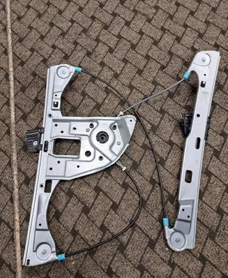 Mercedes-Benz C W203 Front door manual window regulator ACQ0206 1100311010 A2037203246