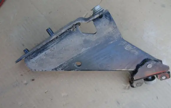 Renault Kangoo II Sliding door upper roller guide/hinge 497645