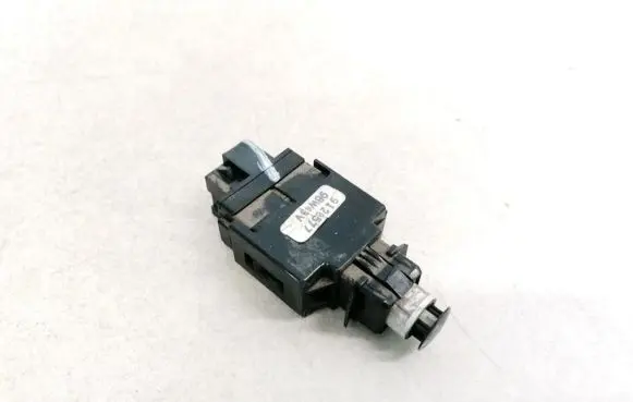 Volvo S70 V70 V70 XC Brake pedal sensor switch 9128577
