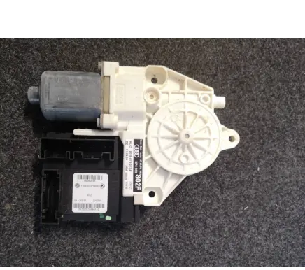 Audi A3 S3 8L Rear door window regulator motor 8P4959802F S006079022E