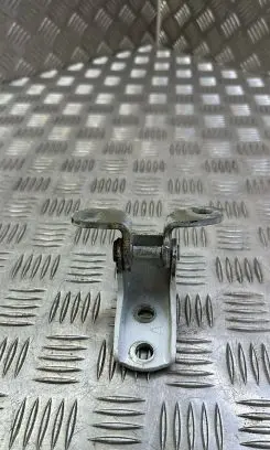 Honda CR-V Rear door lower hinge