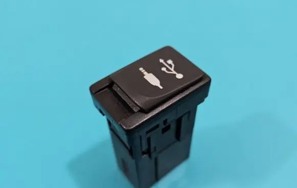 Toyota Avensis T270 USB socket connector 86190-0D030 IMPRK1426396