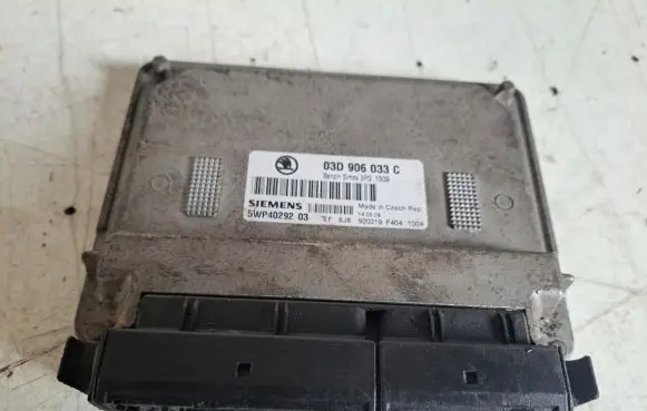 Skoda Fabia Mk1 (6Y) Engine control unit/module 03D906033C