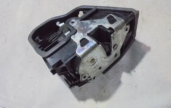 BMW X3 F25 Front door lock 7276668