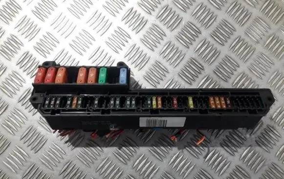 BMW 5 E60 E61 Fuse box set 695733002 6322547