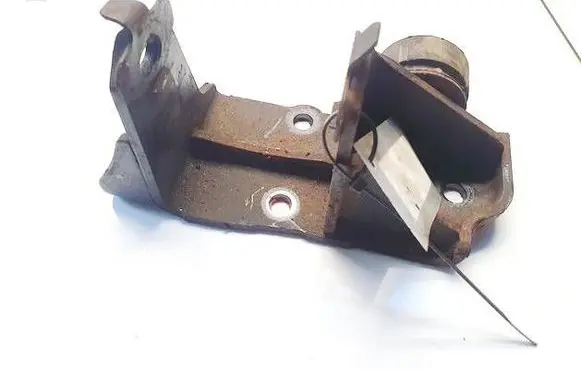 Toyota Avensis T250 Engine mounting bracket