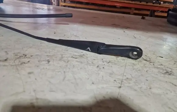 Opel Zafira C Front wiper blade arm