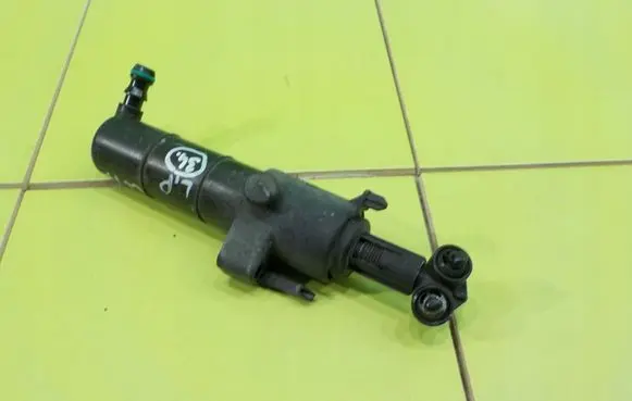 Mercedes-Benz E W212 Headlight washer pump A2128600147