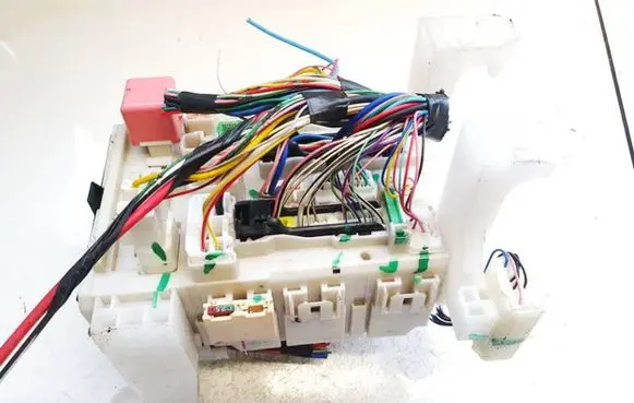 Toyota Avensis T270 Fuse box set 8273005150b 82730-05150-b