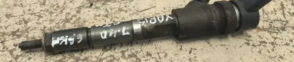 Toyota Yaris Fuel injector 236700N030